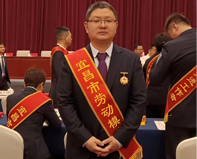 祝賀！微特工程師張艷波榮獲宜昌市&ldquo;勞動(dòng)模范&rdquo;稱號(hào)