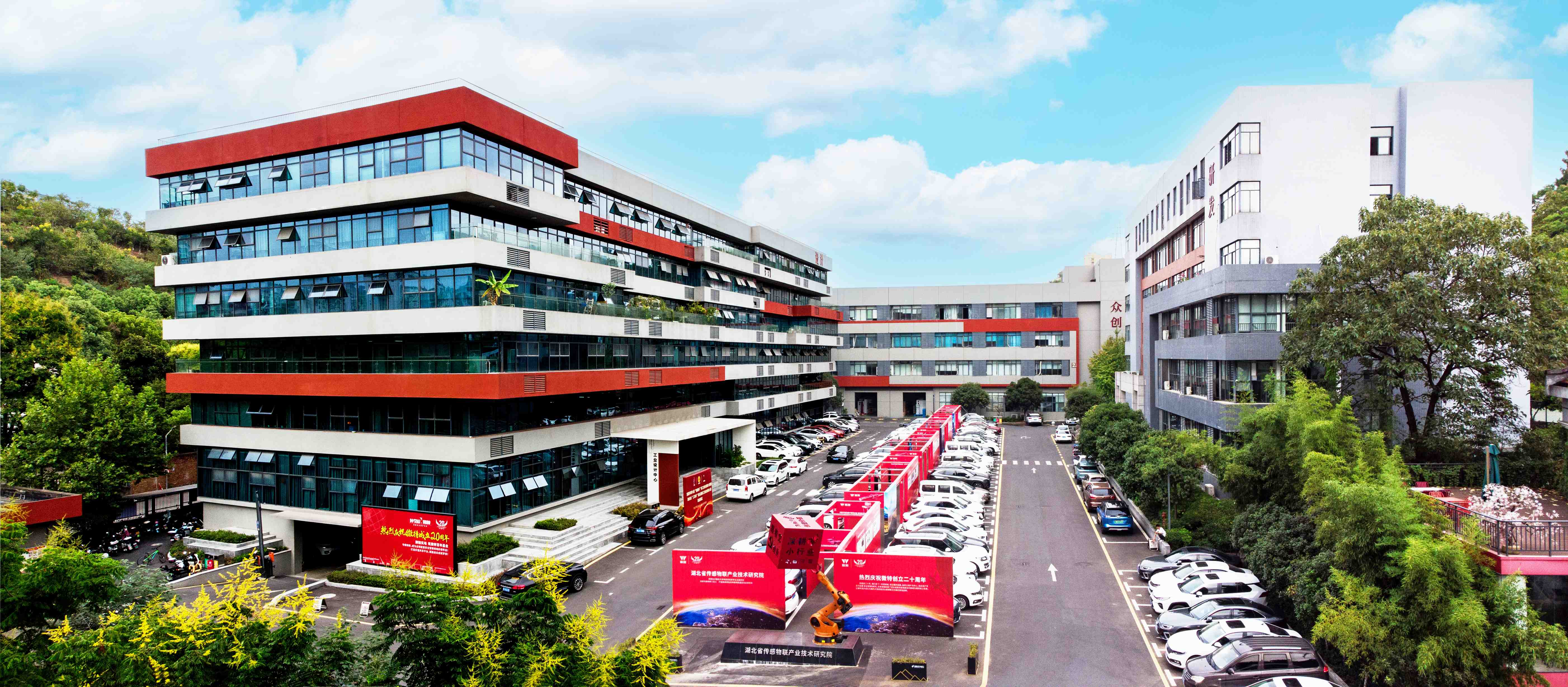 宜昌市市委副書記、市長陳紅輝蒞臨微特   